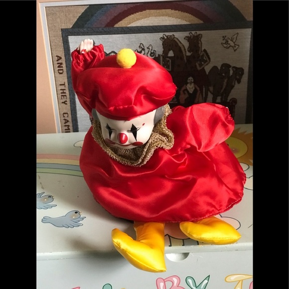 ❤️Rare 80’s Victorian Porcelain Moving Musical Clown - Picture 4 of 8